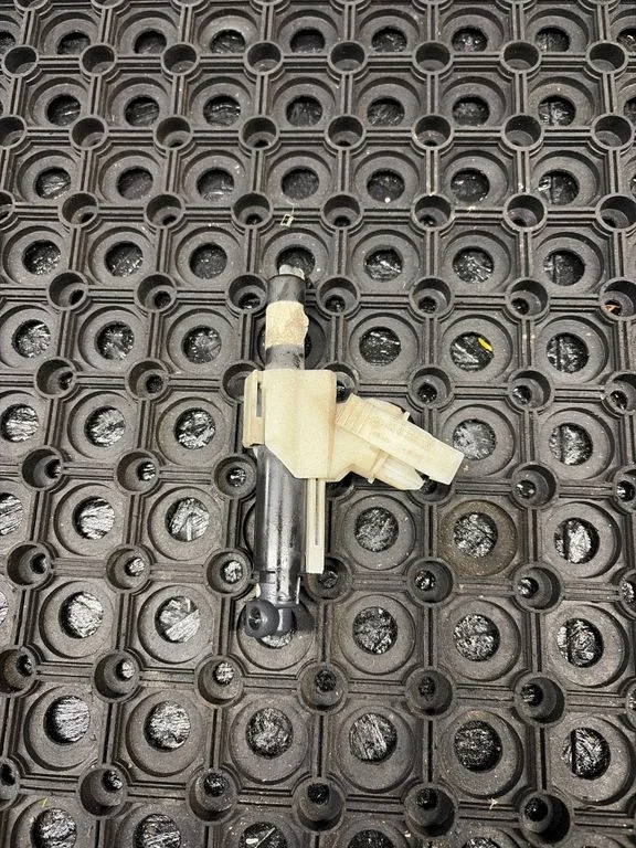 Headlight washer spray nozzle 7S7113L014BA