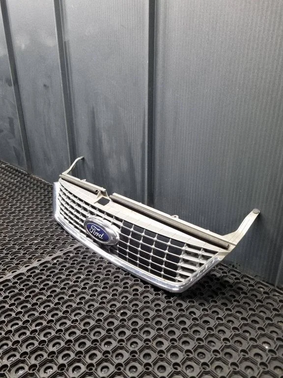 Front grill 7S718200E