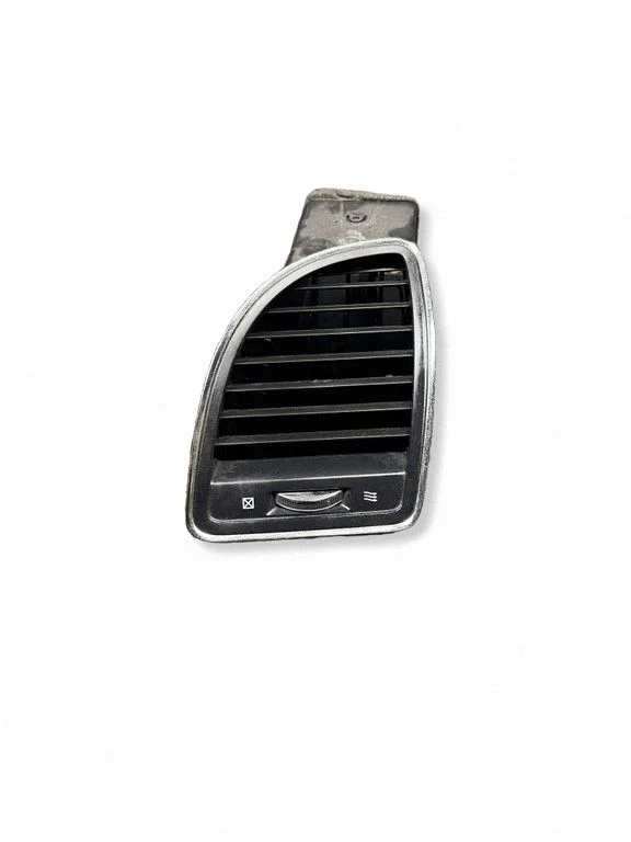 Armatuurlaua õhutusresti kate – Chrysler Town & Country V (2008-2016)