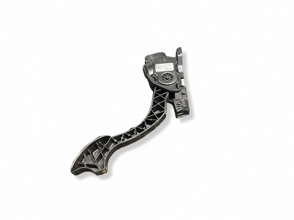 Accelerator throttle pedal 6G929F836RC