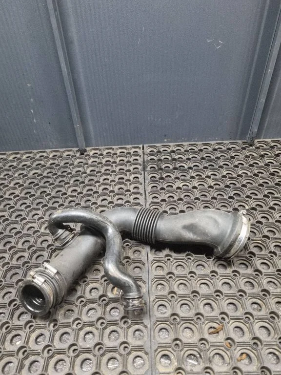 Air intake hose/pipe – Ford S-MAX (2006-2015)