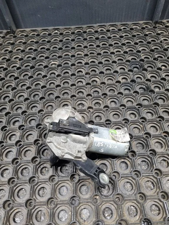 Rear window wiper motor – Opel Insignia A (2008-2017)
