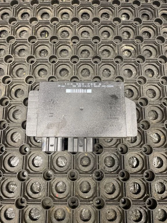 Comfort/convenience module – Volkswagen Passat CC (2008-2016)