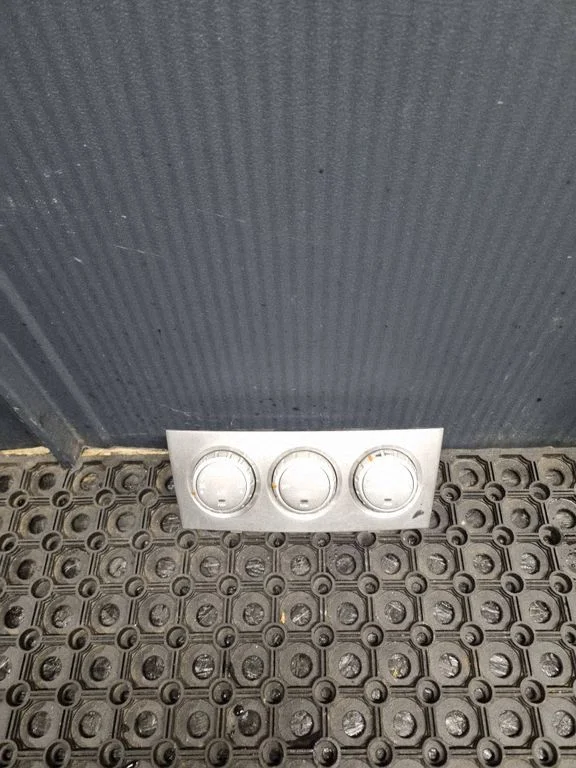 Climate control unit – Subaru Forester SG (2006-2008)