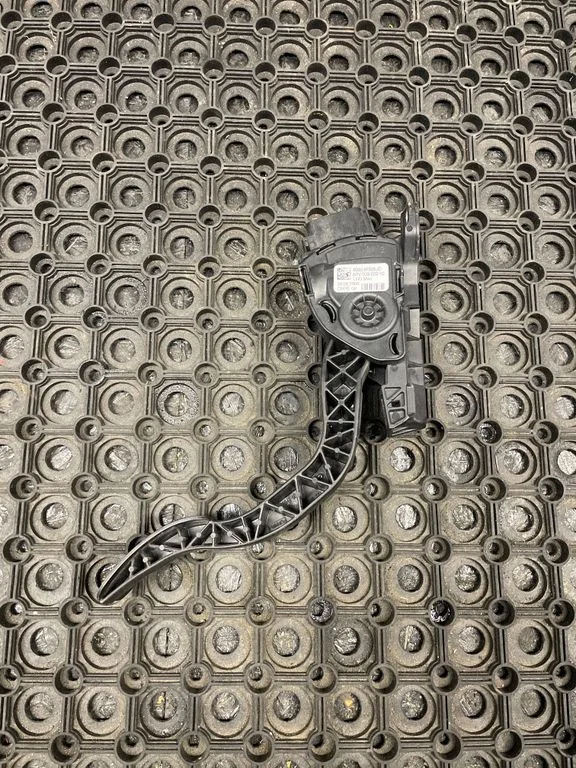 Accelerator throttle pedal 6G929F836JD