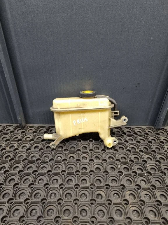 Coolant expansion tank/reservoir – Toyota Prius (XW20) (2003-2009)
