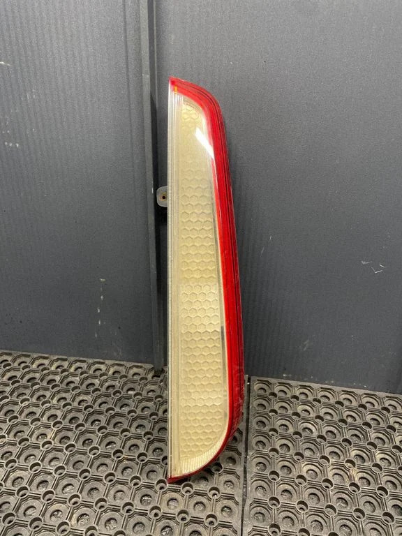 Lampa tylna w błotniku 8M5113404C