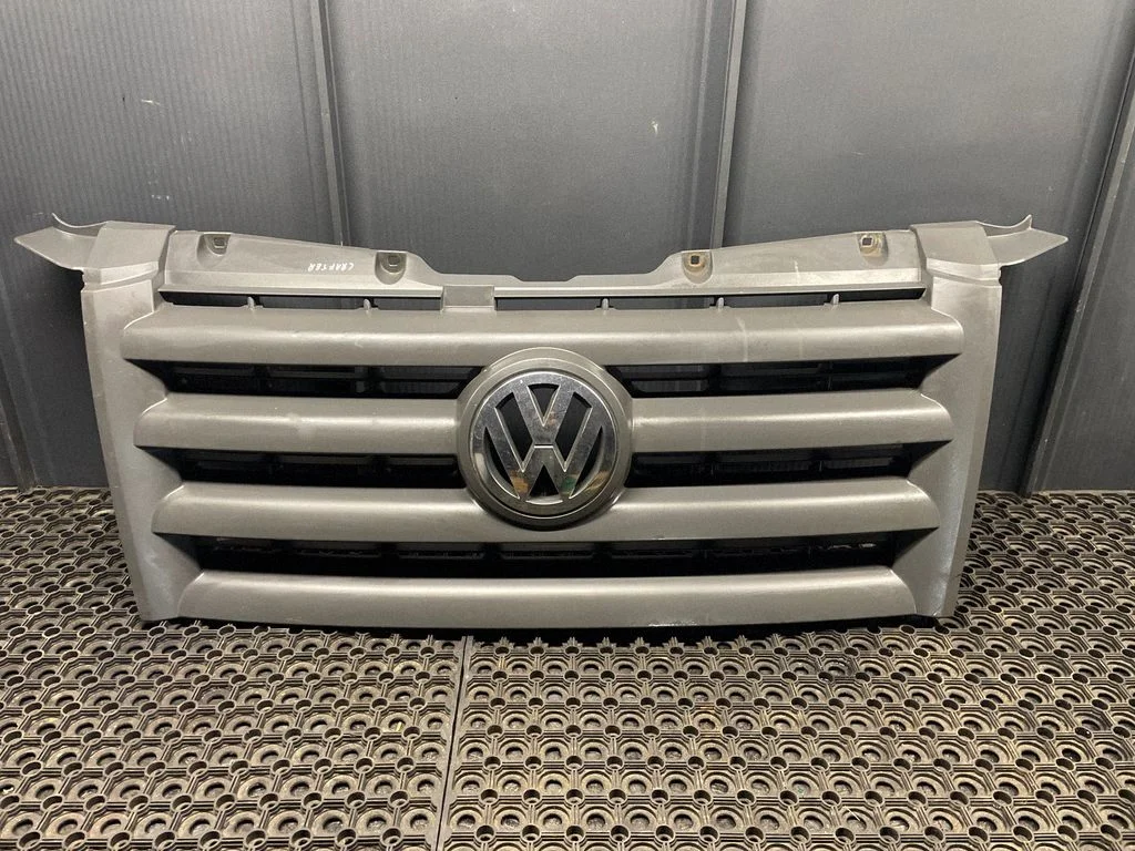 Esistange ülemine radiaatorivõre 2E0853653 – Volkswagen Crafter (2006-2016)