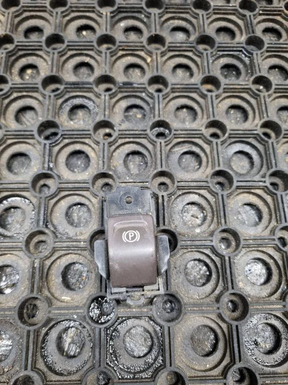 Hand parking brake switch – Opel Insignia A (2008-2017)