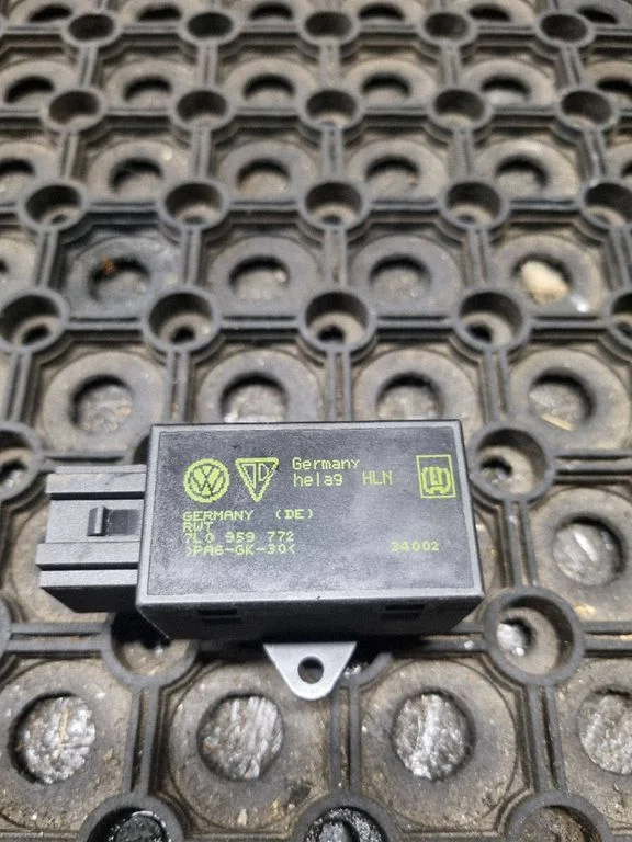 Seat heating relay – Volkswagen Touareg I (2002-2010)