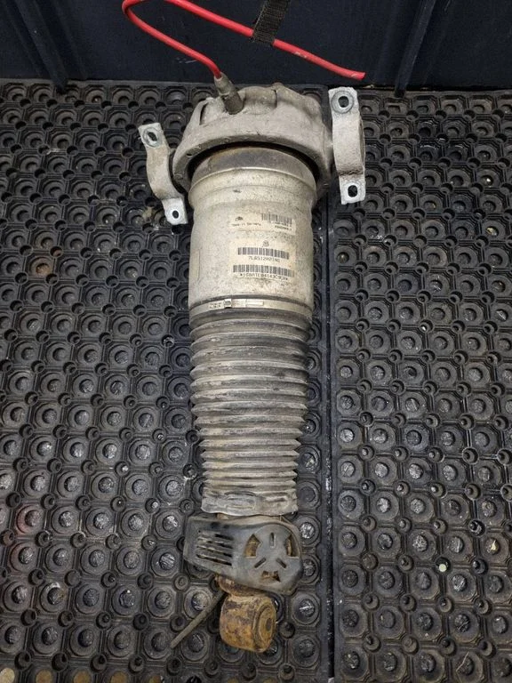 Rear shock absorber/damper – Volkswagen Touareg I (2002-2010)