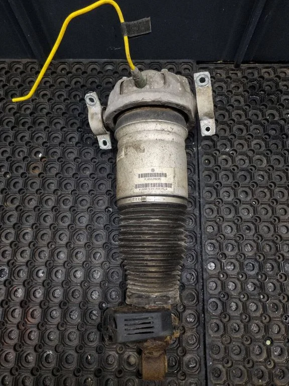 Rear shock absorber/damper – Volkswagen Touareg I (2002-2010)