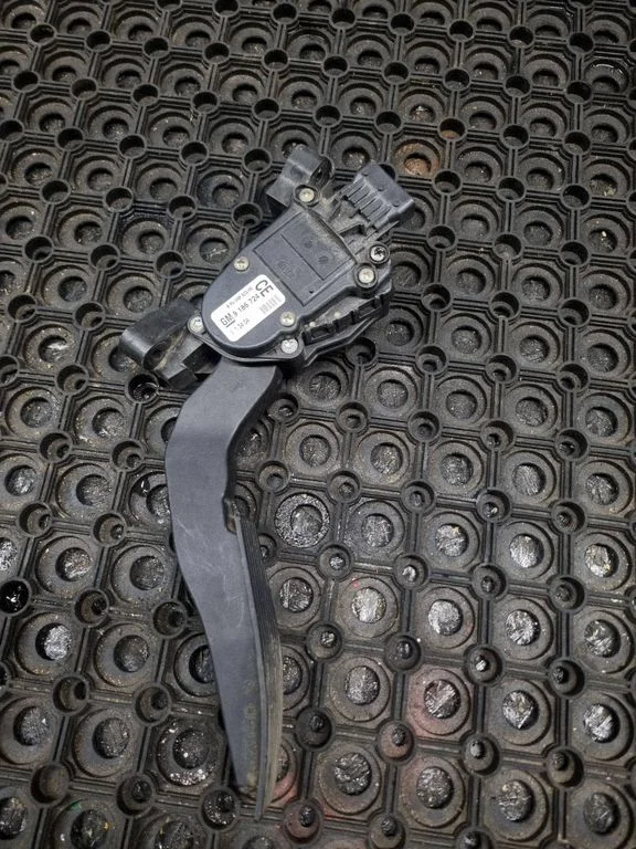 Accelerator throttle pedal – Opel Vectra C (2002-2005)