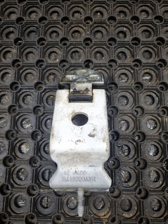 Loading door upper hinge – Renault Master III (2010-2024)