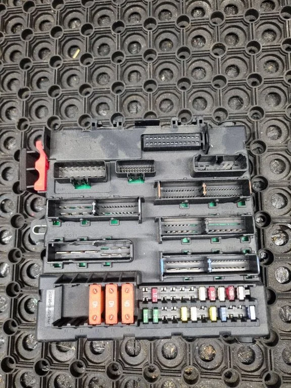 Fuse module 13170890 – Opel Signum (2003-2008)