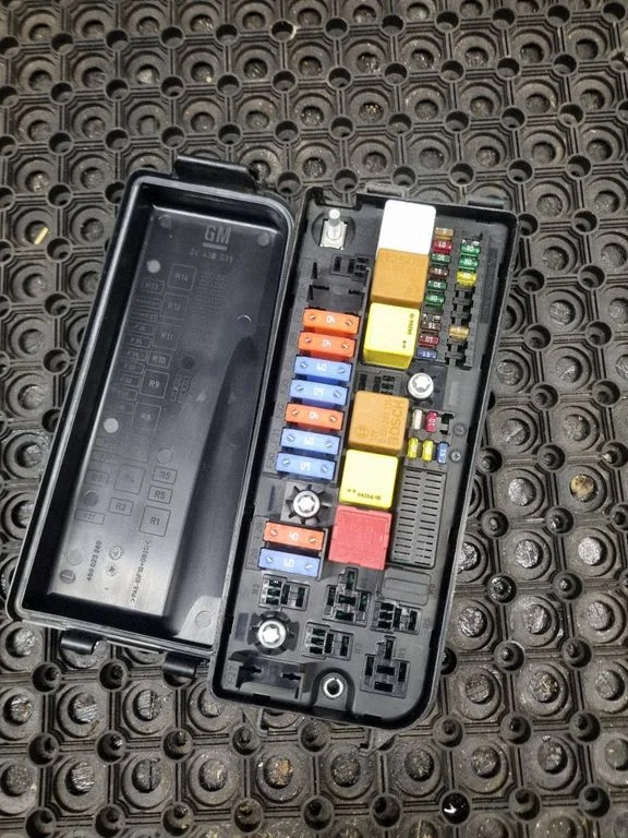 Fuse module 460023260 – Opel Signum (2003-2008)