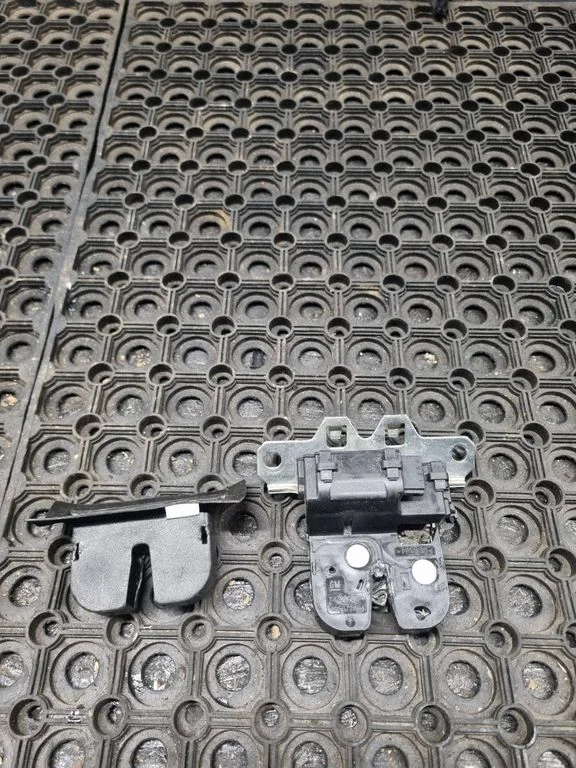 Tailgate/trunk/boot lock/catch/latch 13253732