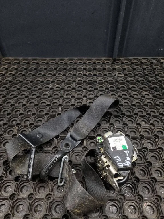 Front seatbelt 605274300