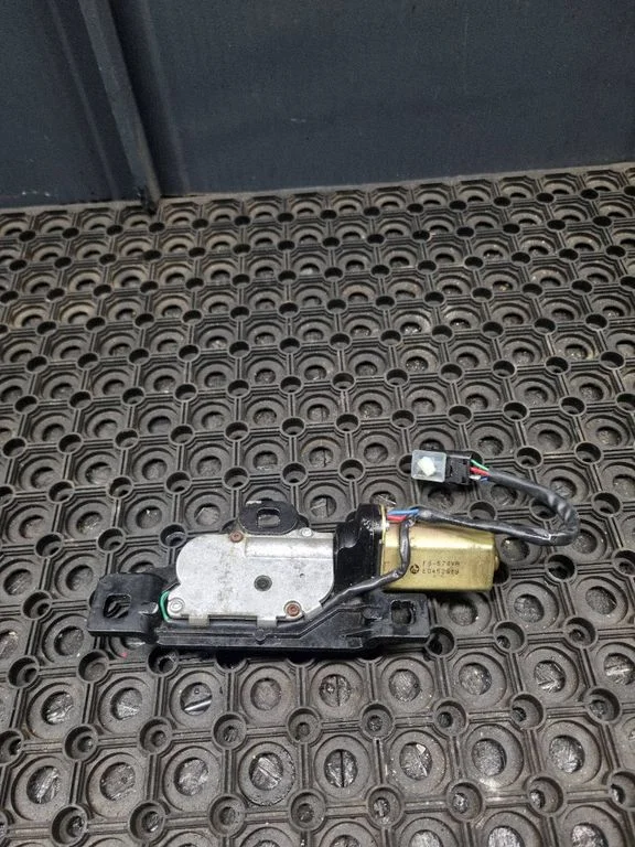 Tailgate/trunk/boot lock/catch/latch – BMW 7 Series E65 E66 (2001-2008)