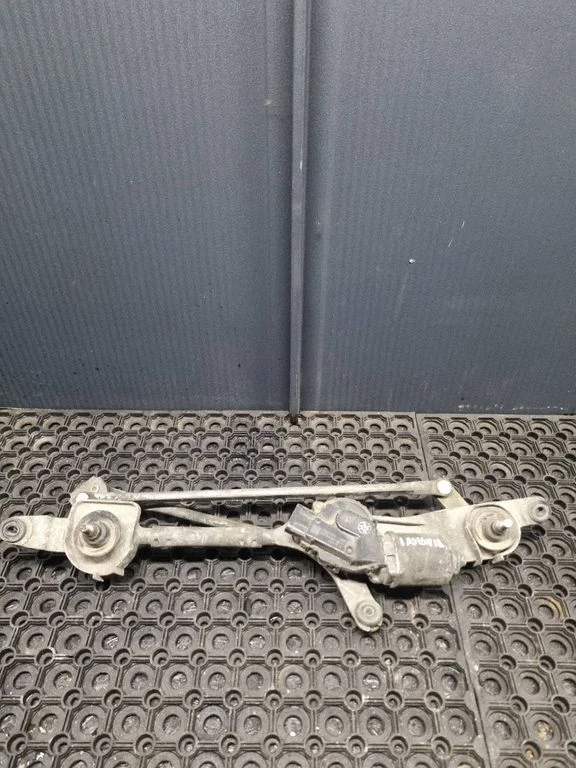 Front wiper linkage and motor – Opel Insignia A (2008-2017)