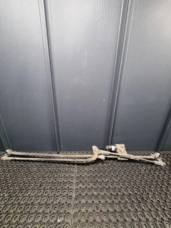 Front wiper linkage and motor – Citroen C4 I (2004-2010)