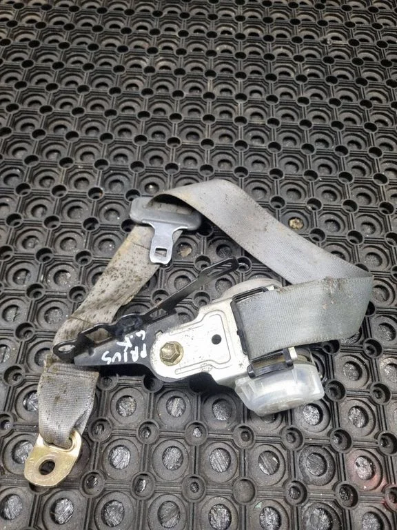 Rear seatbelt – Toyota Prius (XW20) (2003-2009)