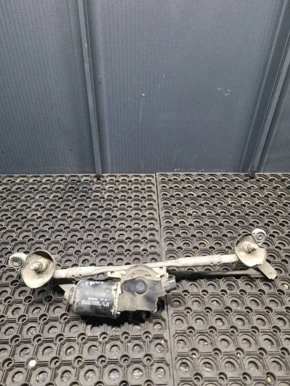 Front wiper linkage and motor – Toyota Prius (XW20) (2003-2009)