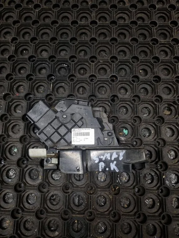 Esiukse lukk – Ford S-MAX (2006-2015)