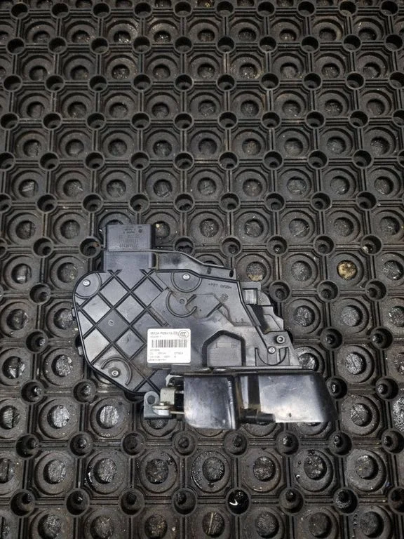 Tagaukse lukk – Ford S-MAX (2006-2015)