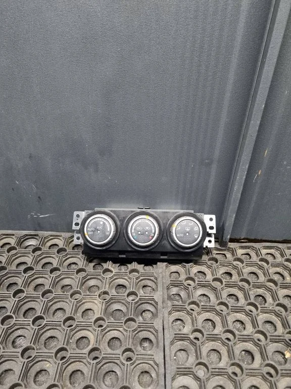 Climate control unit – Nissan X-Trail T31 (2007-2014)