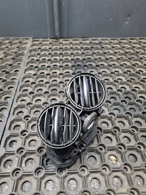 Dash center air vent grill 5M0819061