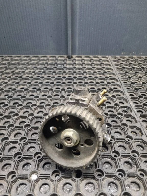 Fuel injection high pressure pump – Opel Vectra C (2002-2005)