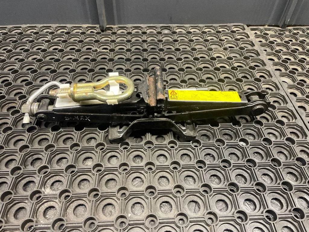Lift Jack – Ford Mondeo MK IV (2007-2014)