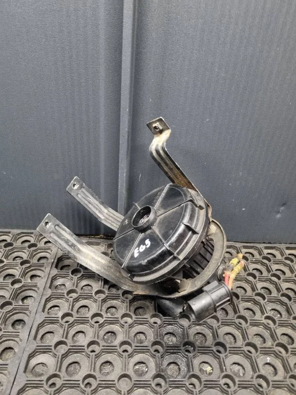 Secondary air pump – BMW 7 Series E65 E66 (2001-2008)