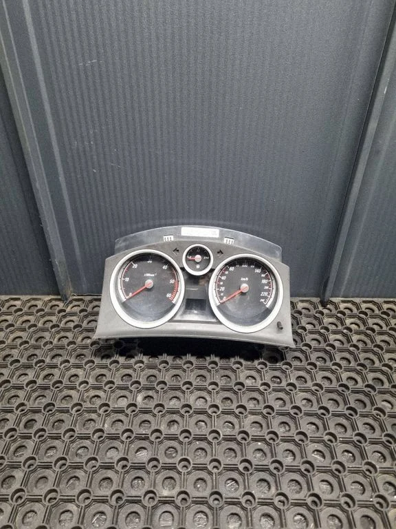 Speedometer (instrument cluster) – Opel Astra H (2004-2012)