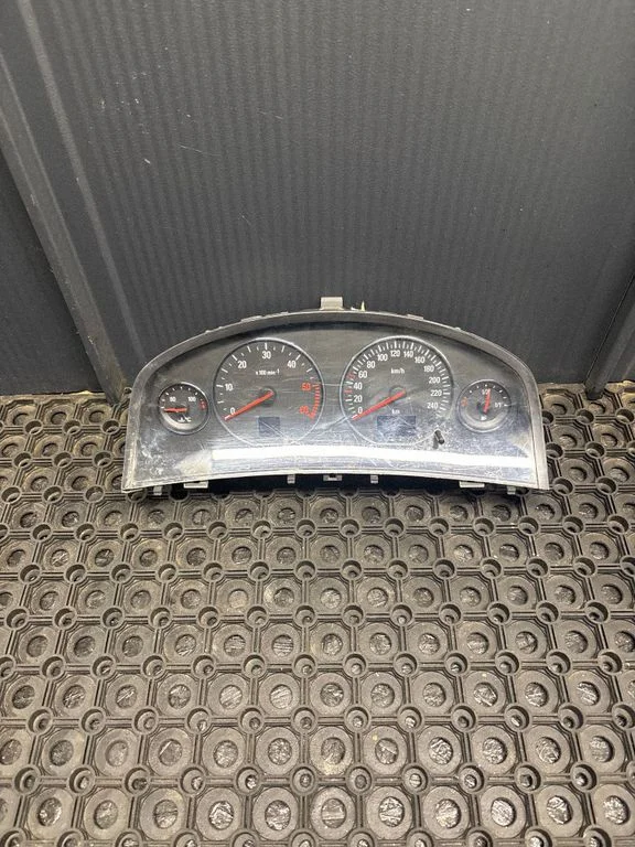 Speedometer (instrument cluster) – Opel Signum (2003-2008)