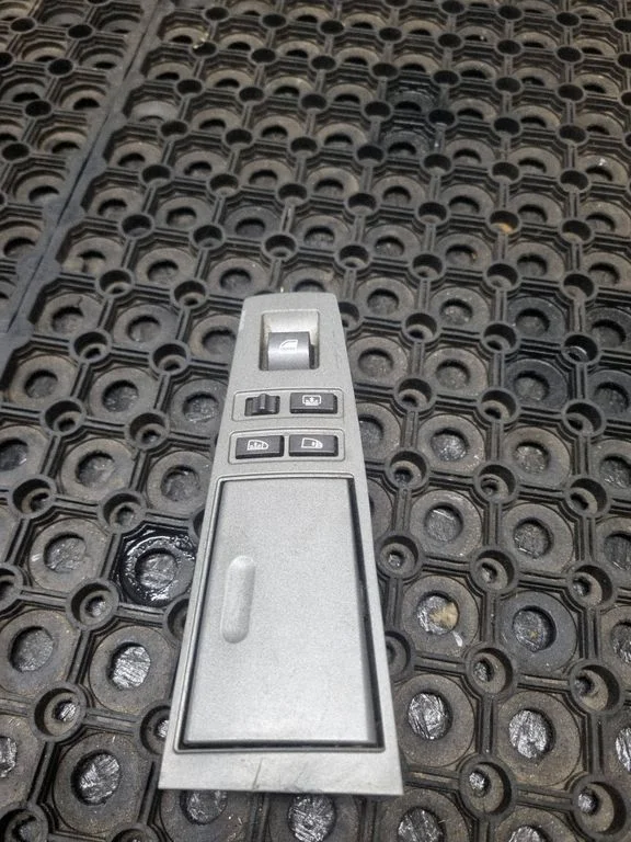 Electric window control switch 7024608