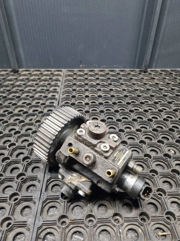 Fuel injection high pressure pump – Opel Vectra C (2002-2005)