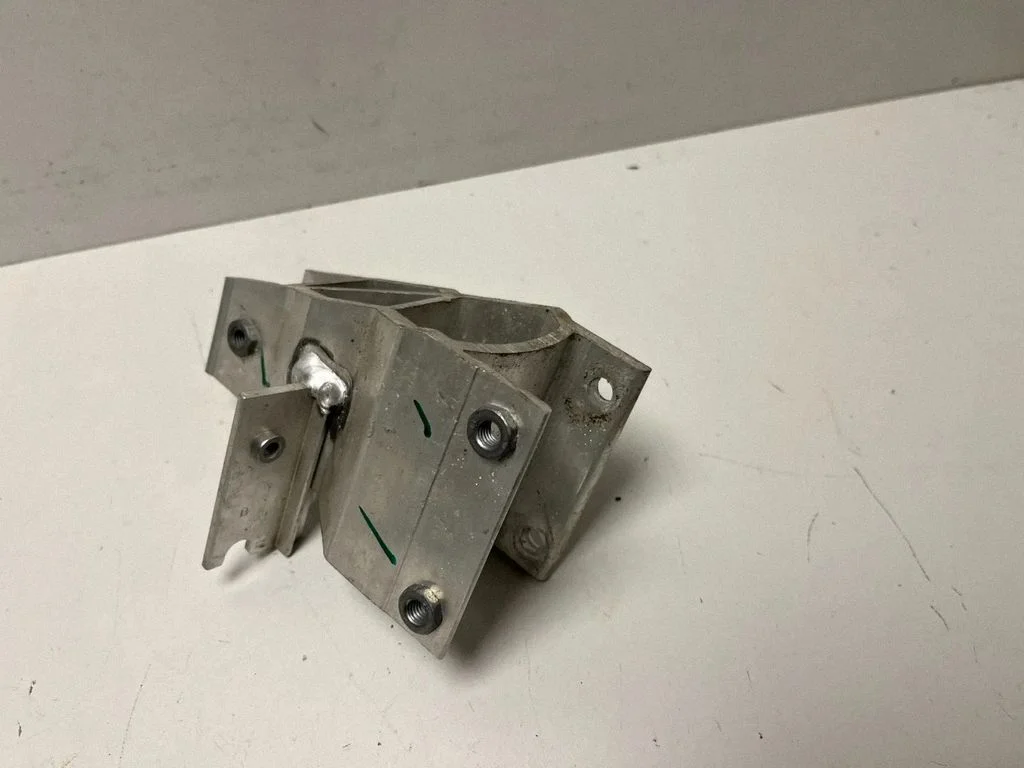 Radiator mount bracket