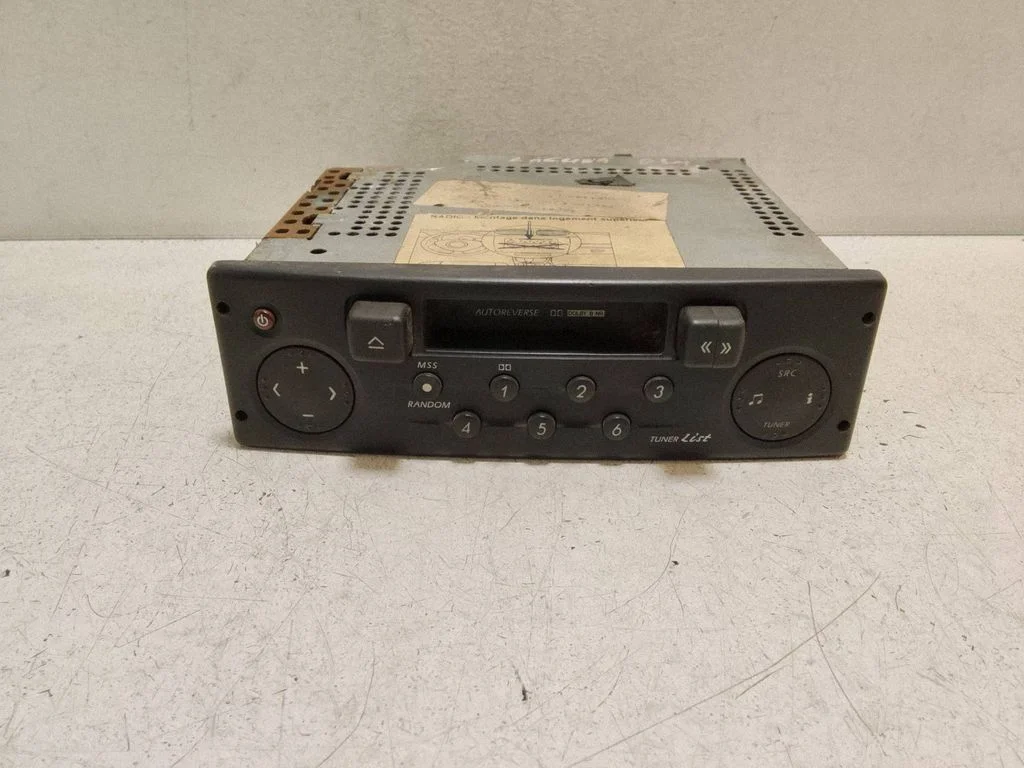 Radio/CD/DVD/GPS head unit – Renault Laguna II (2001-2007)