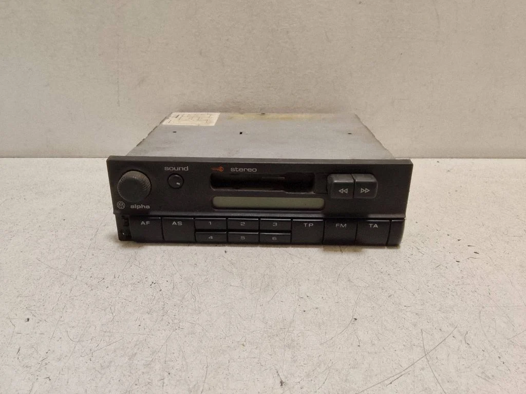 Radio/CD/DVD/GPS head unit 1H0035153A