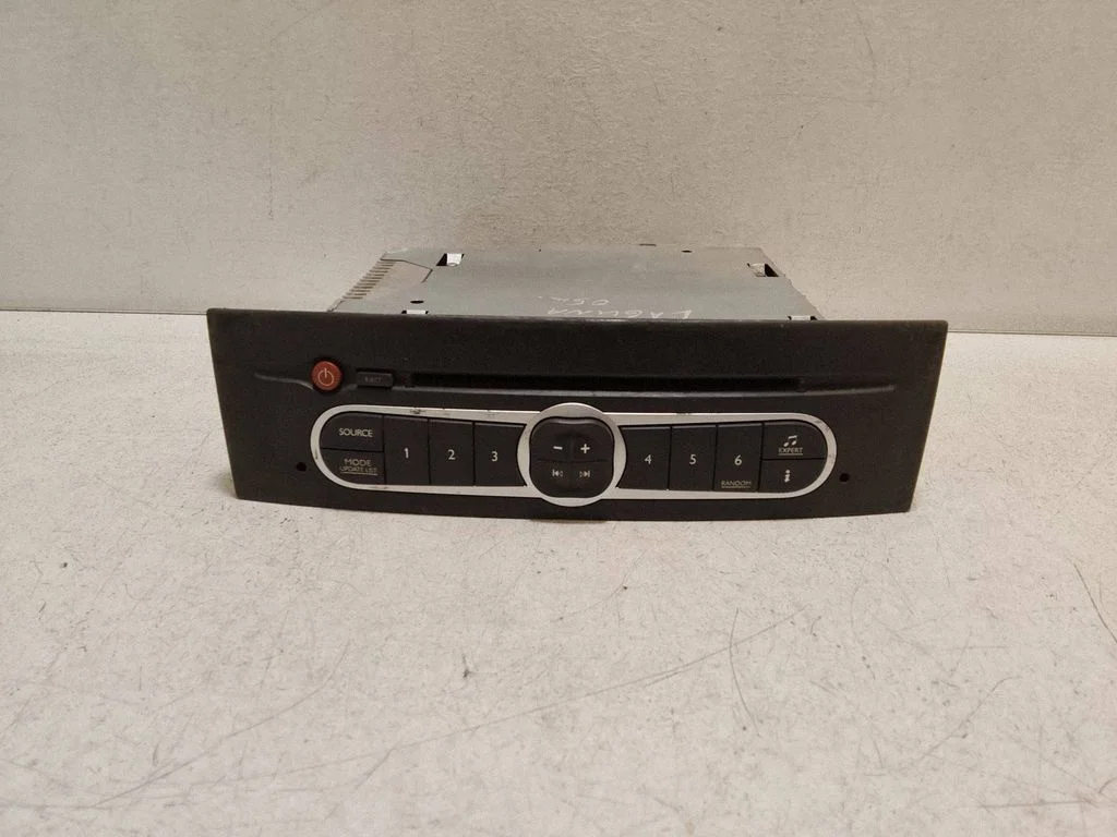 Radio/CD/DVD/GPS head unit – Renault Laguna II (2001-2007)