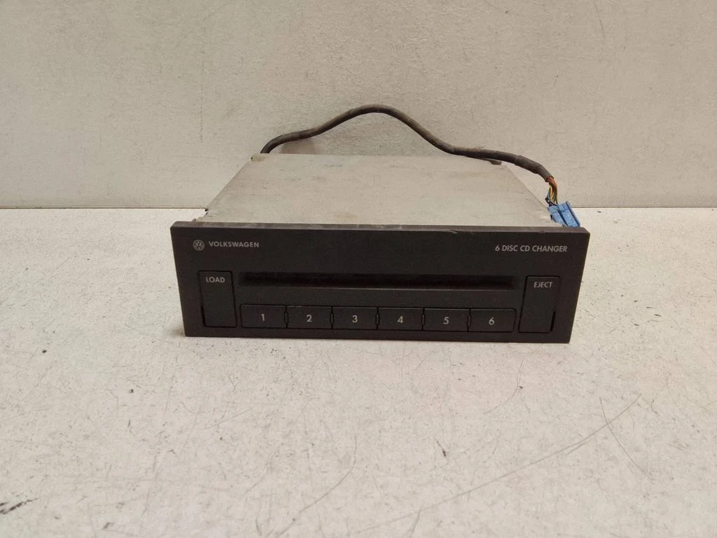 CD/DVD changer – Volkswagen Passat B5.5 (2001-2005)