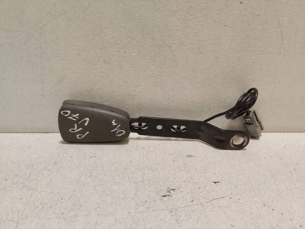 Eesmise turvavöö pannal – Volvo V70 (2000-2004)