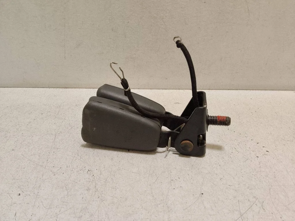 Rear seatbelt buckle – Volvo V70 (2000-2004)