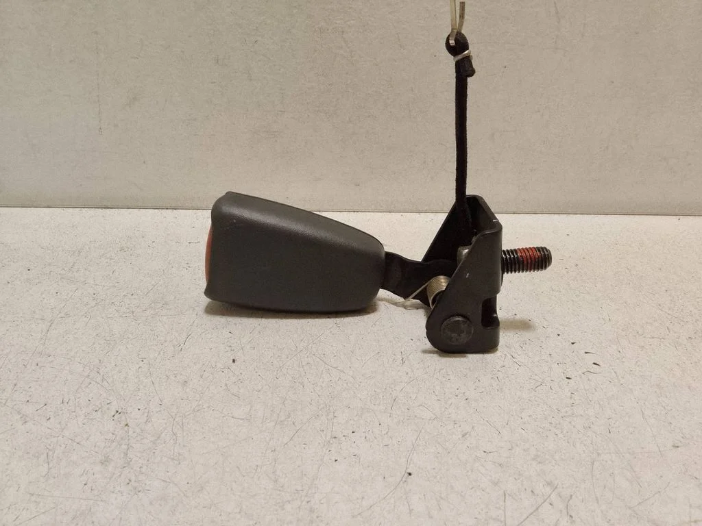 Rear seatbelt buckle – Volvo V70 (2000-2004)