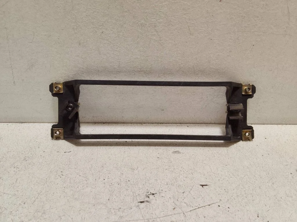 Radio/GPS head unit trim 4A0820391