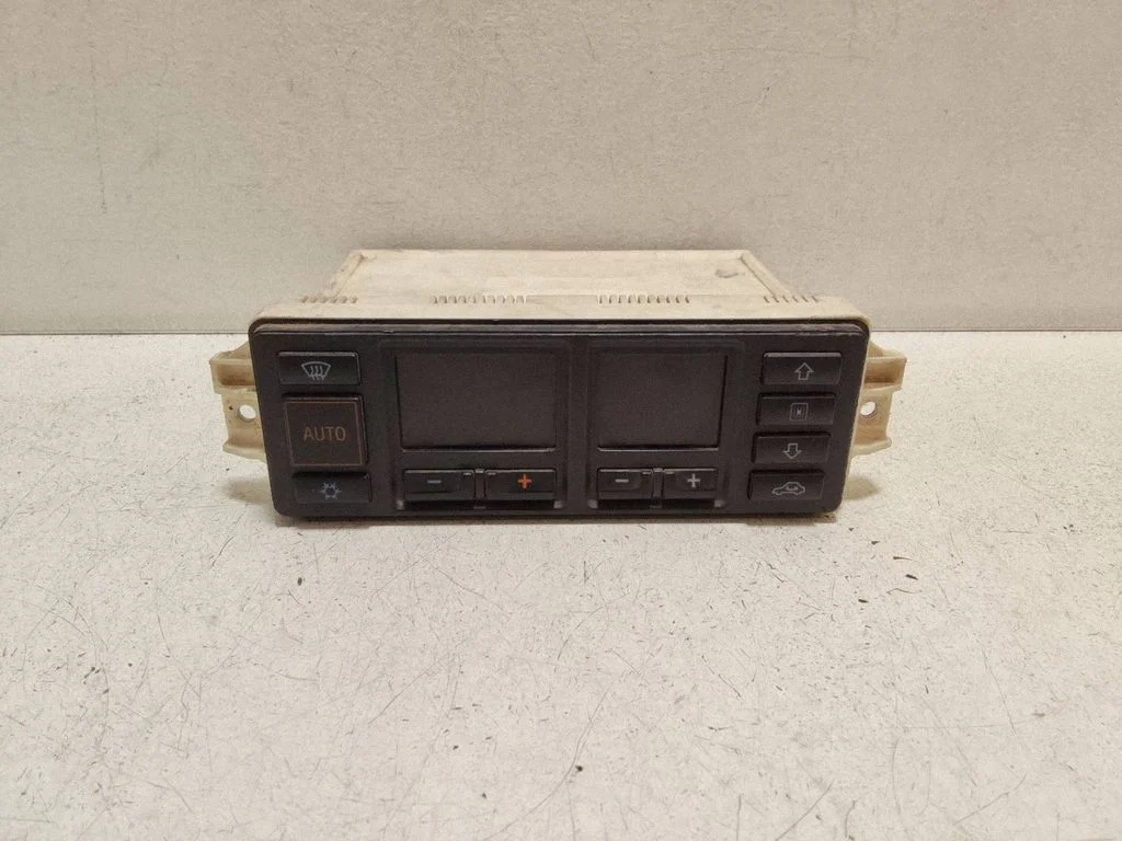 Climate control unit – Audi A6 S6 C4 4A (1994-1997)