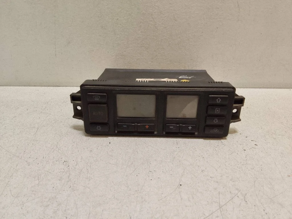 Climate control unit – Audi A6 S6 C4 4A (1994-1997)