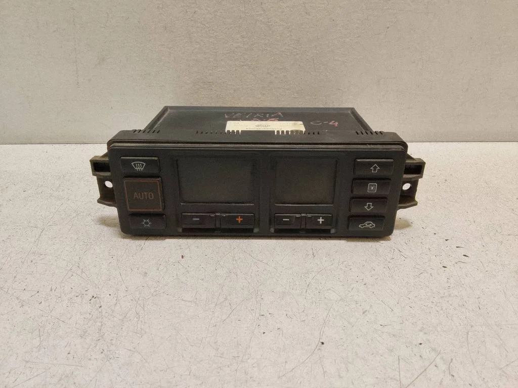 Climate control unit – Audi A6 S6 C4 4A (1994-1997)